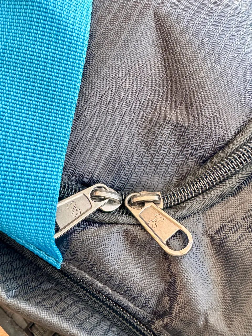 Bolsa esportiva Under Armour Preta e azul - Foto 2