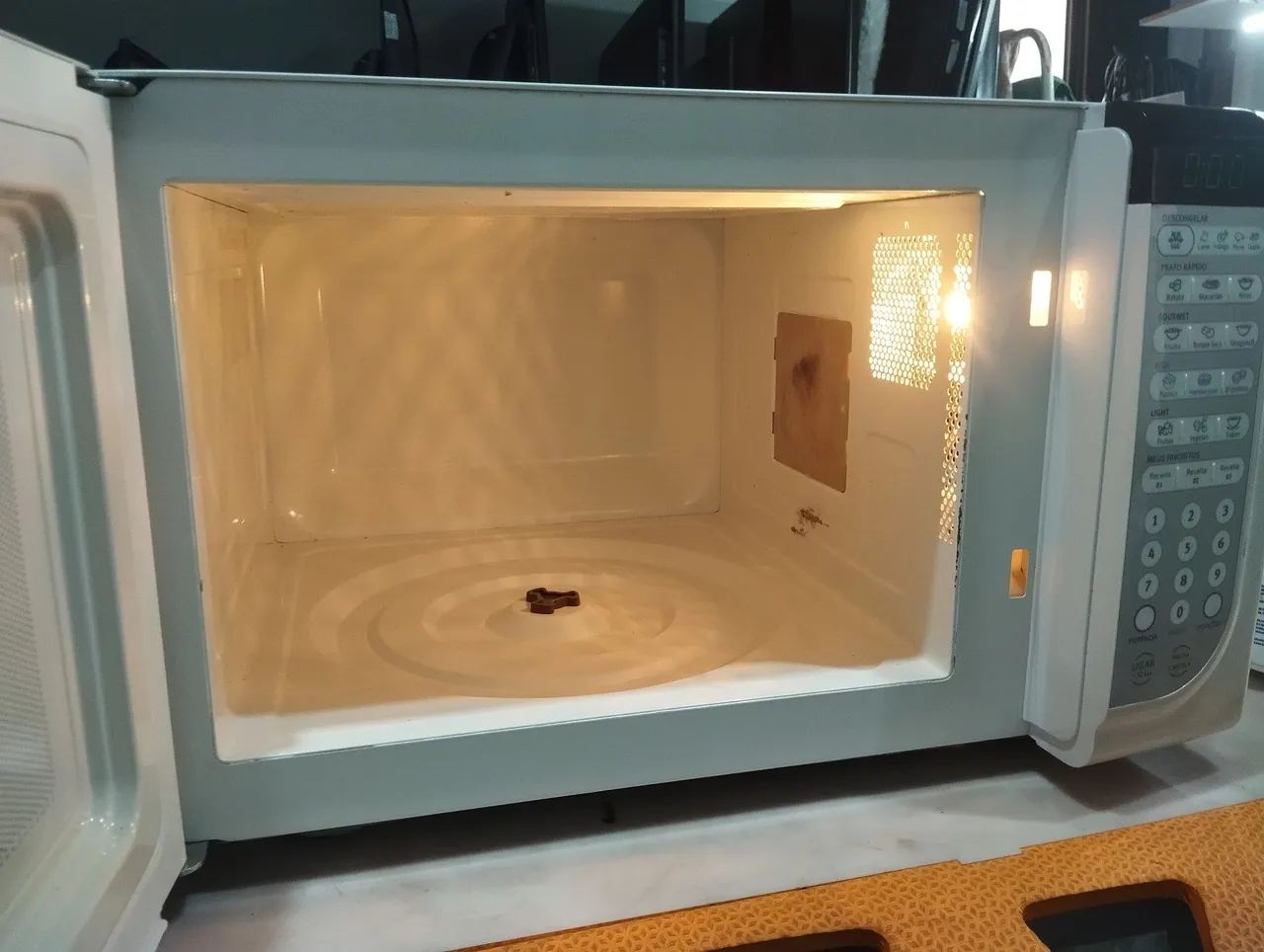 Vendo microondas Eletrolux 31 litros  - Foto 2