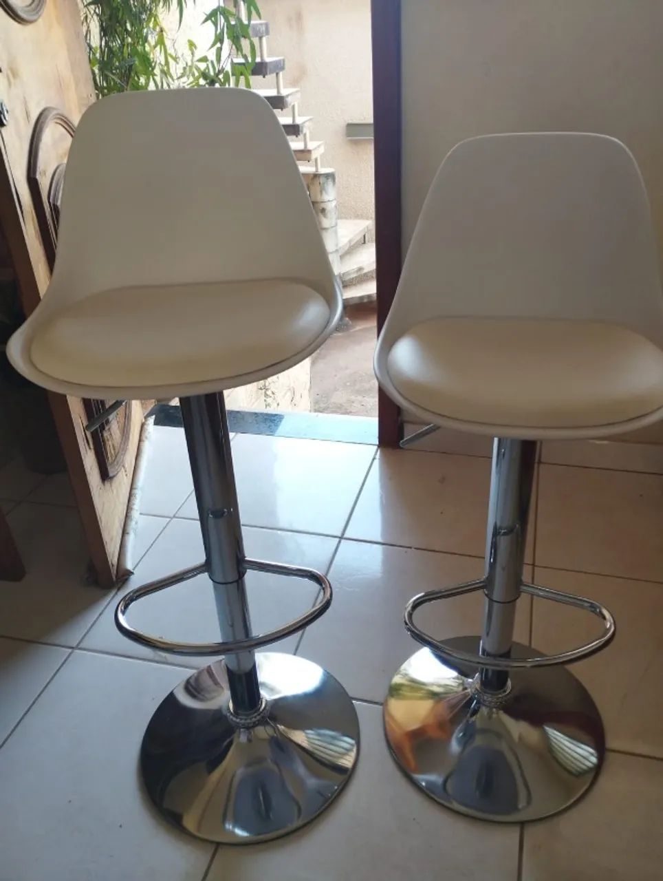 Cadeiras Branca com regulagem