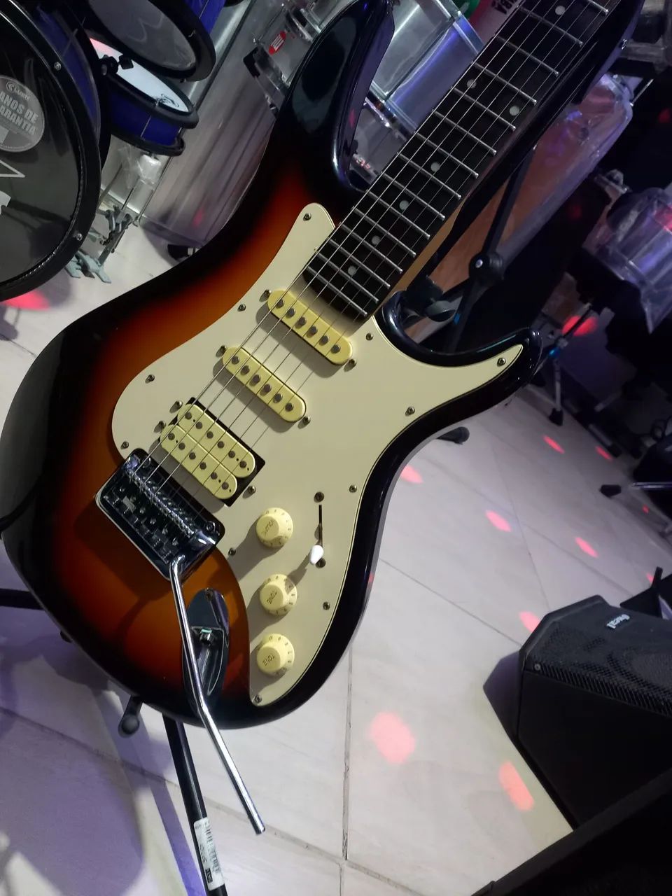 Guitarra stage strato usada com capa ,cabo e correia  - Foto 4