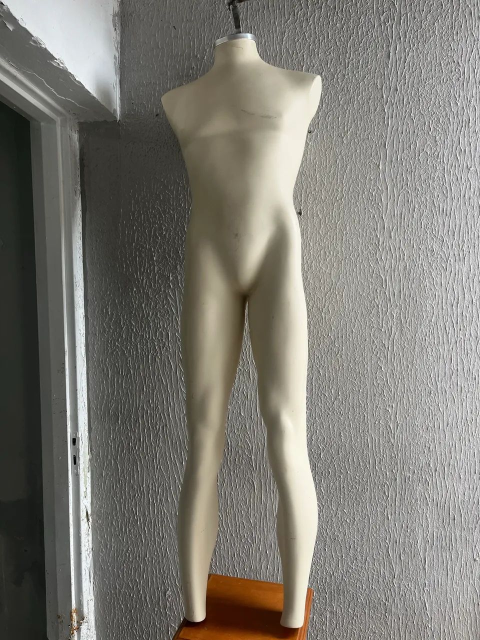 Maniquim. De corpo inteiro beje