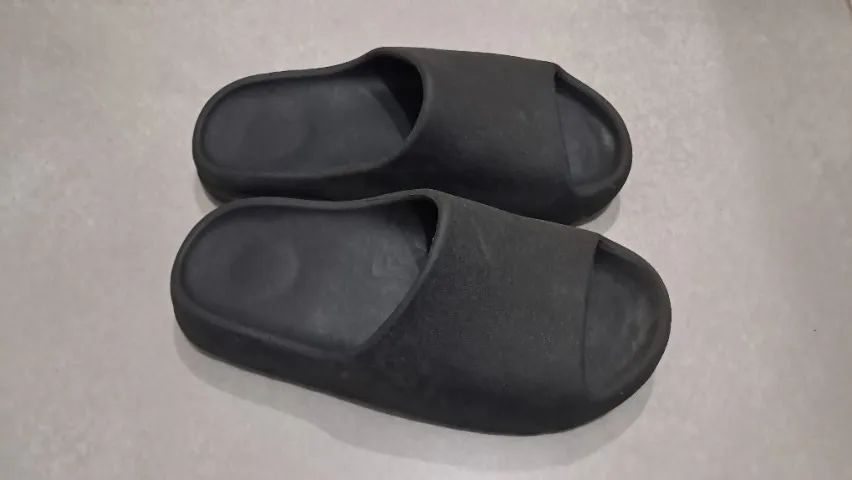 Chinelo slide nuvem preto - Foto 2