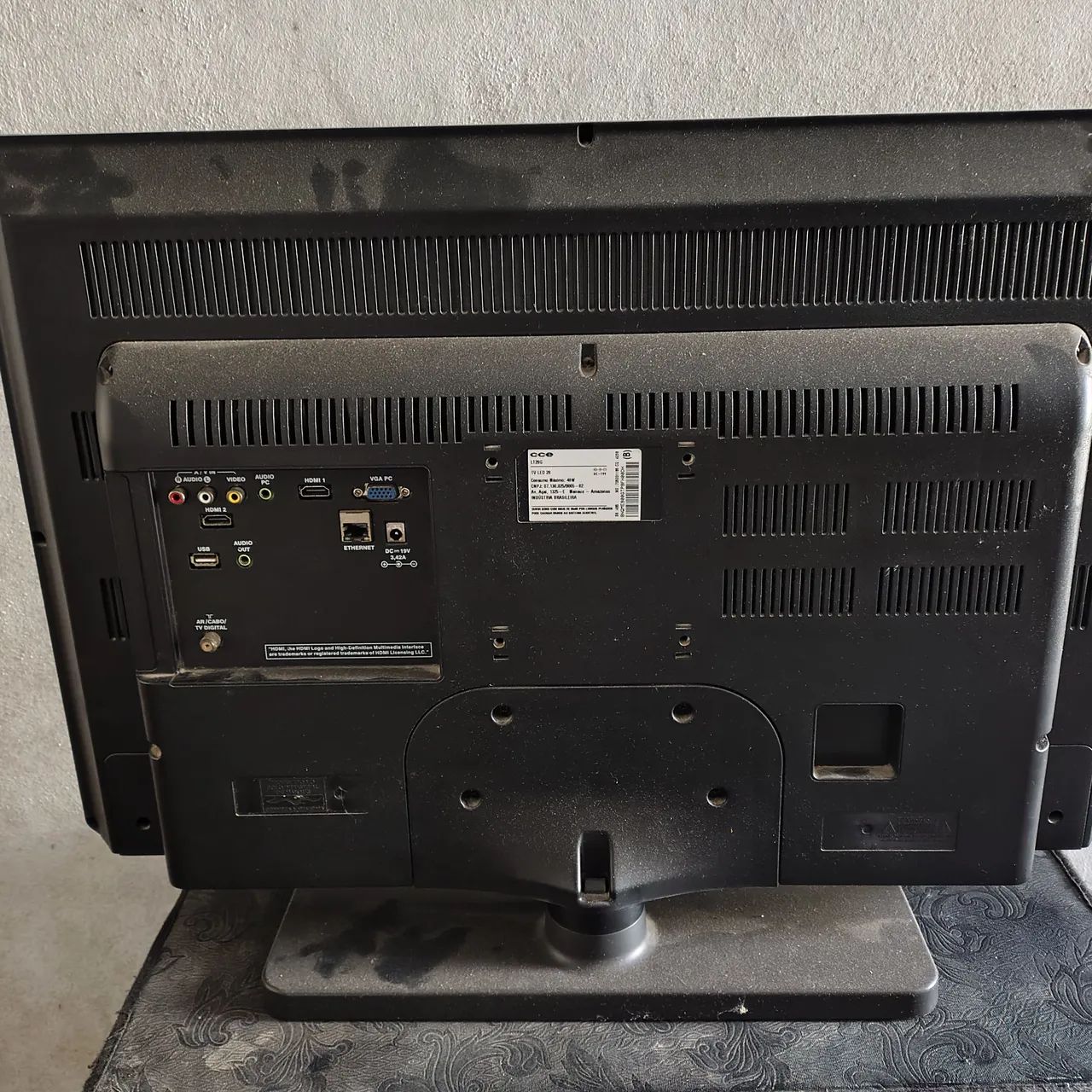 Televisão cce led 28 polegadas usada - Foto 2