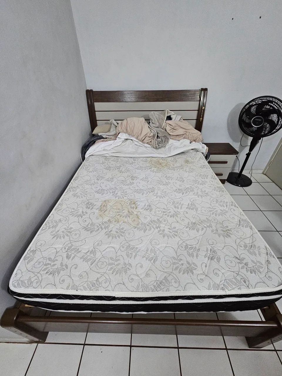 Cama casal DDORO, Mesa de Cabeceira DDORO e Colchão Paropas - Foto 4