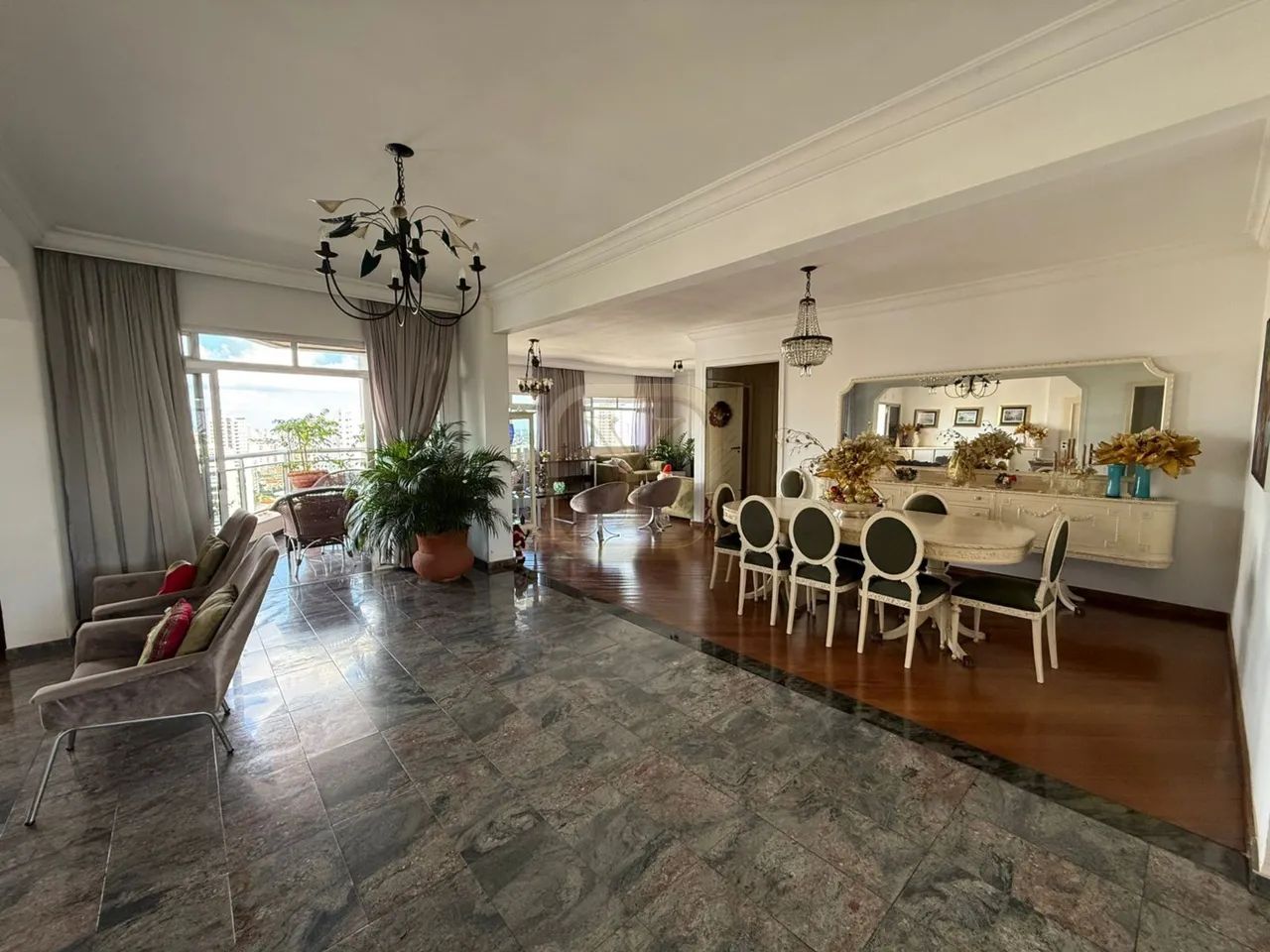 Apartamento à venda no Edifício Casablanca