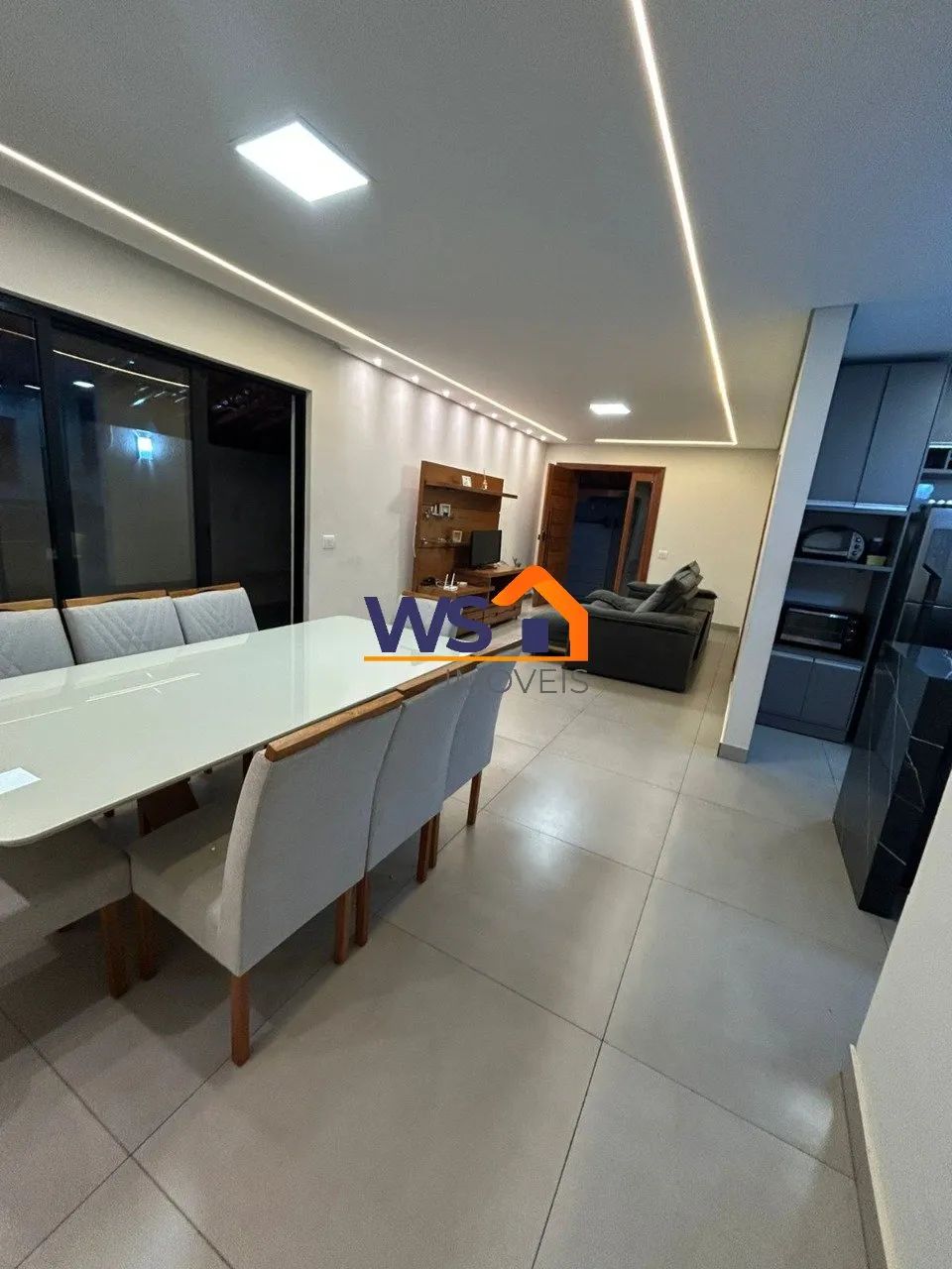 Excelente casa plana com área gourmet, totalmente reformada e pronta para morar - Foto 3