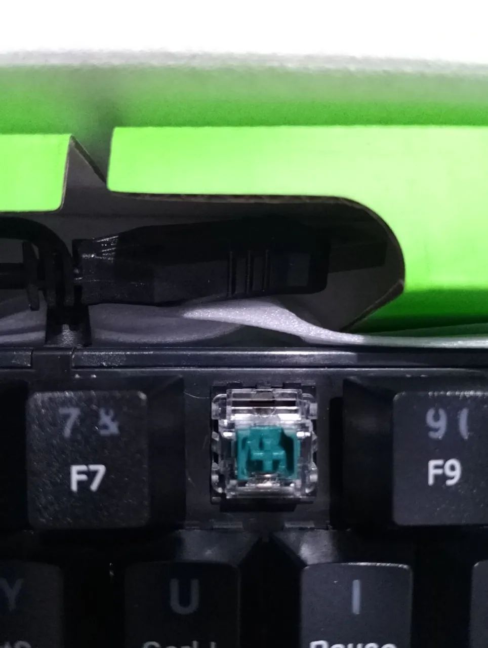 Teclado gamer 60% mecânico rainbow LED  - Foto 3