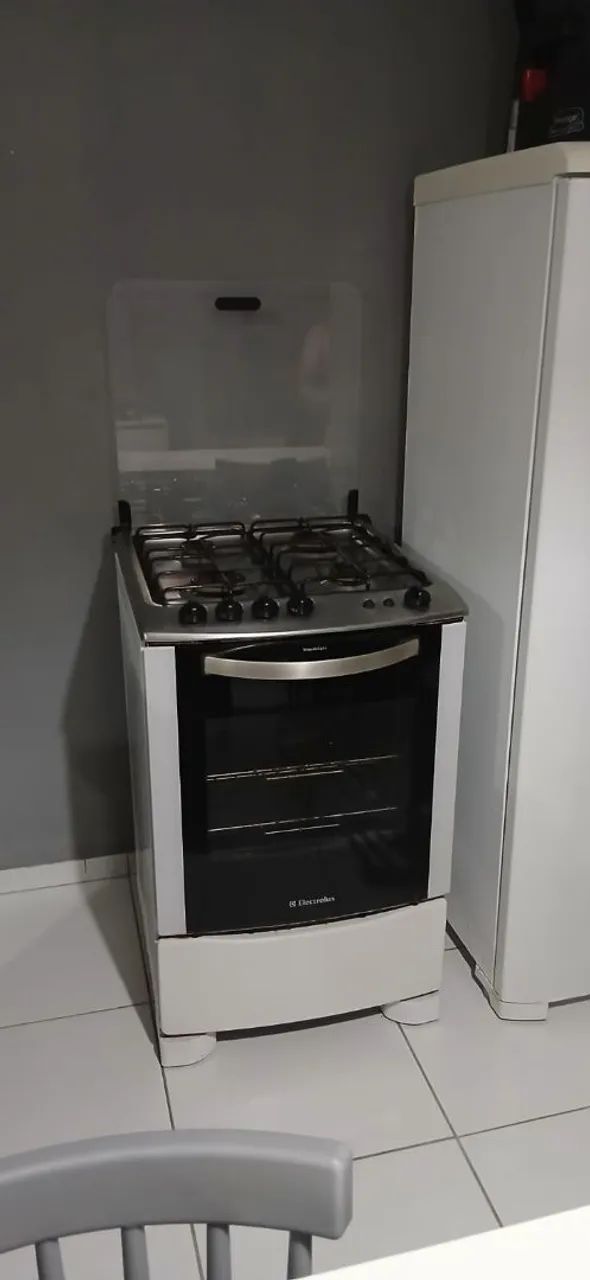 Fogão Eletrolux elétrico, funcionando perfeitamente 