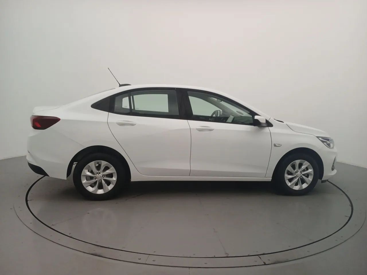 Chevrolet Onix Sedan Plus 1.0 12V TB Flex Mec., foto 6 de 18