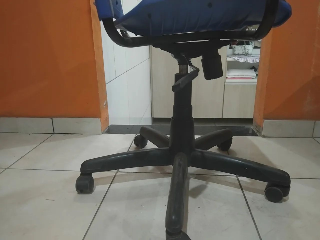 Cadeira giratória  - Foto 3