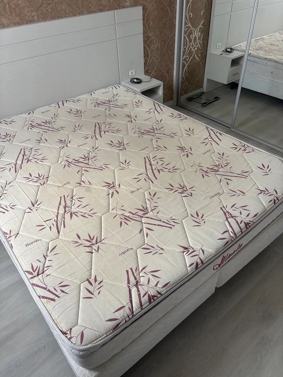 Cama box queen 