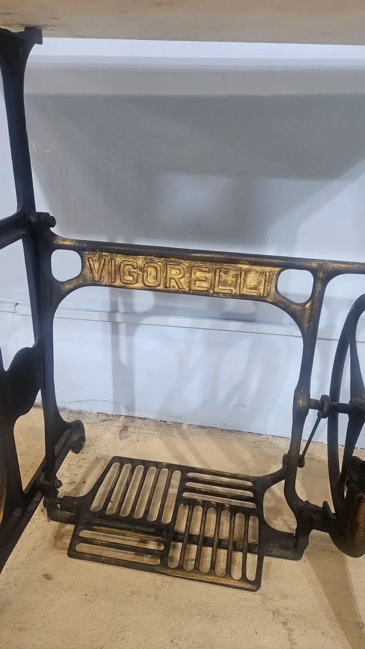 Pé de máquina com tampo de mármore  - Foto 4