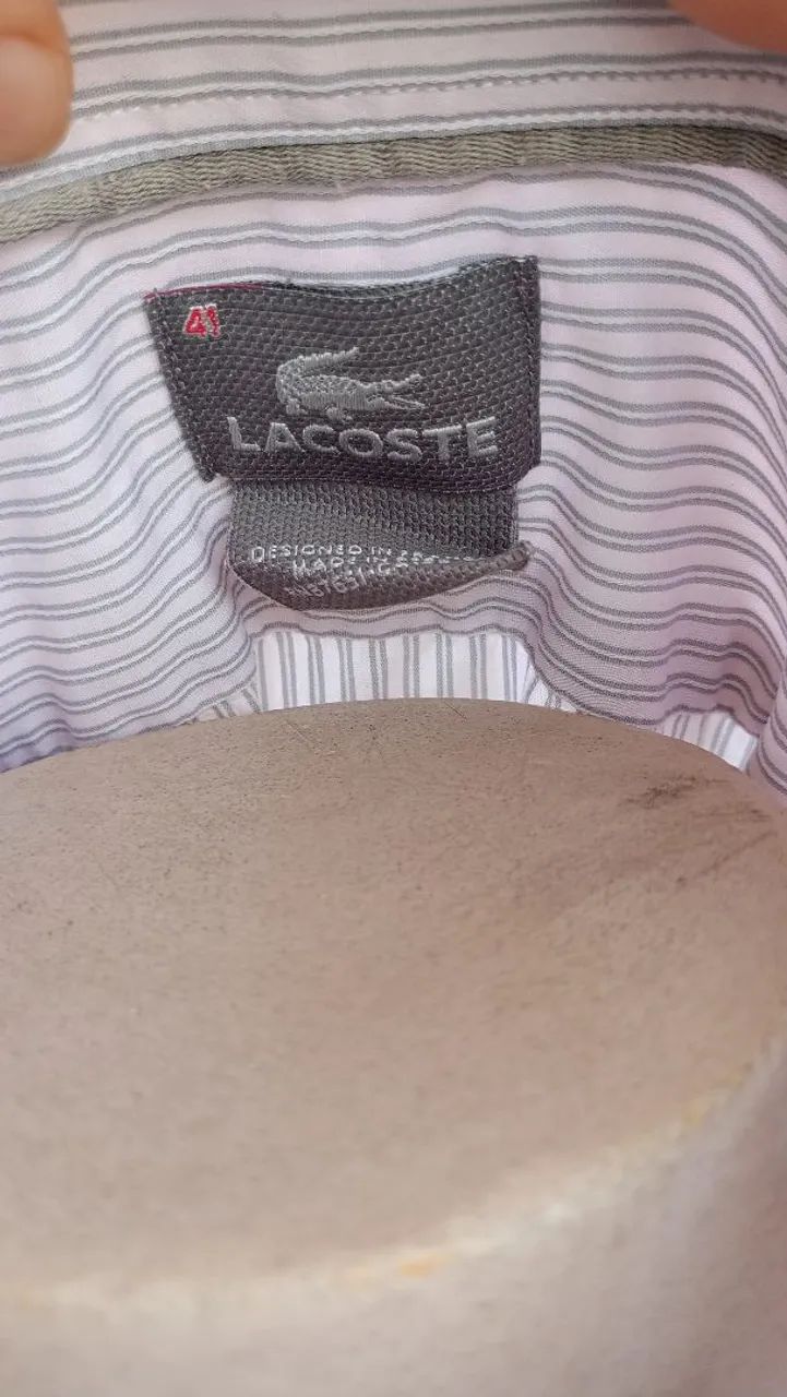 Camisa masculina listrada Lacoste. - Foto 3