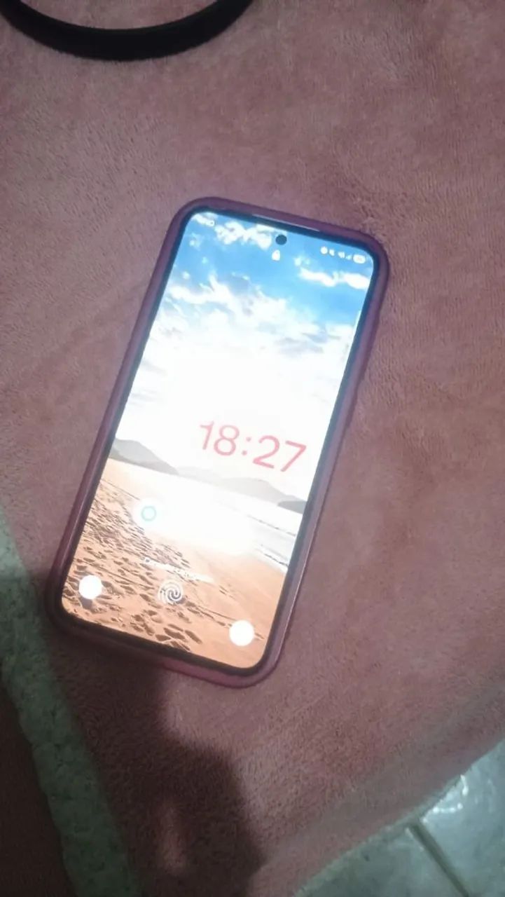 Celular Samsung  A 35 com capinha 