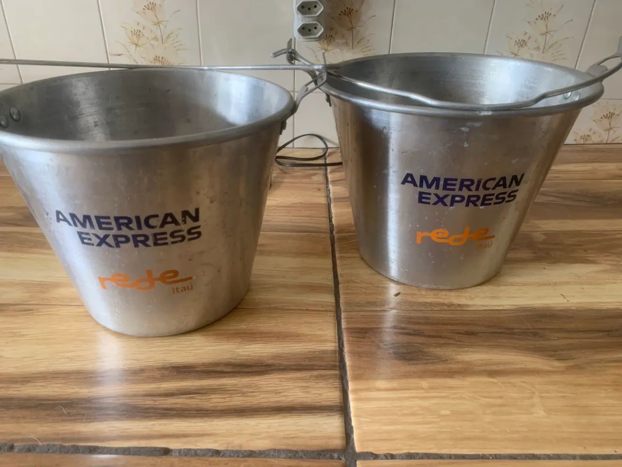 Dois balde de gelo de alumínio promocional com a marca American Express e Rede Itaú - Foto 3