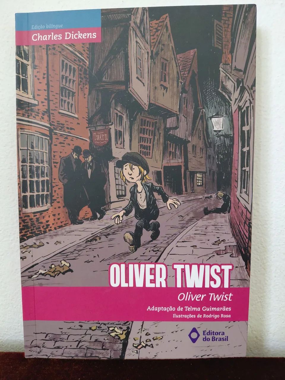 Livro Oliver Twist da Editora do Brasil