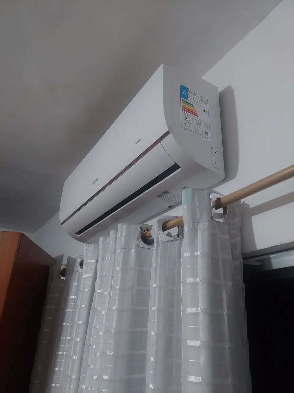 Vender ar condicionado split  12 mil BTUS  da mídia inverter 1 ano de uso - Foto 2