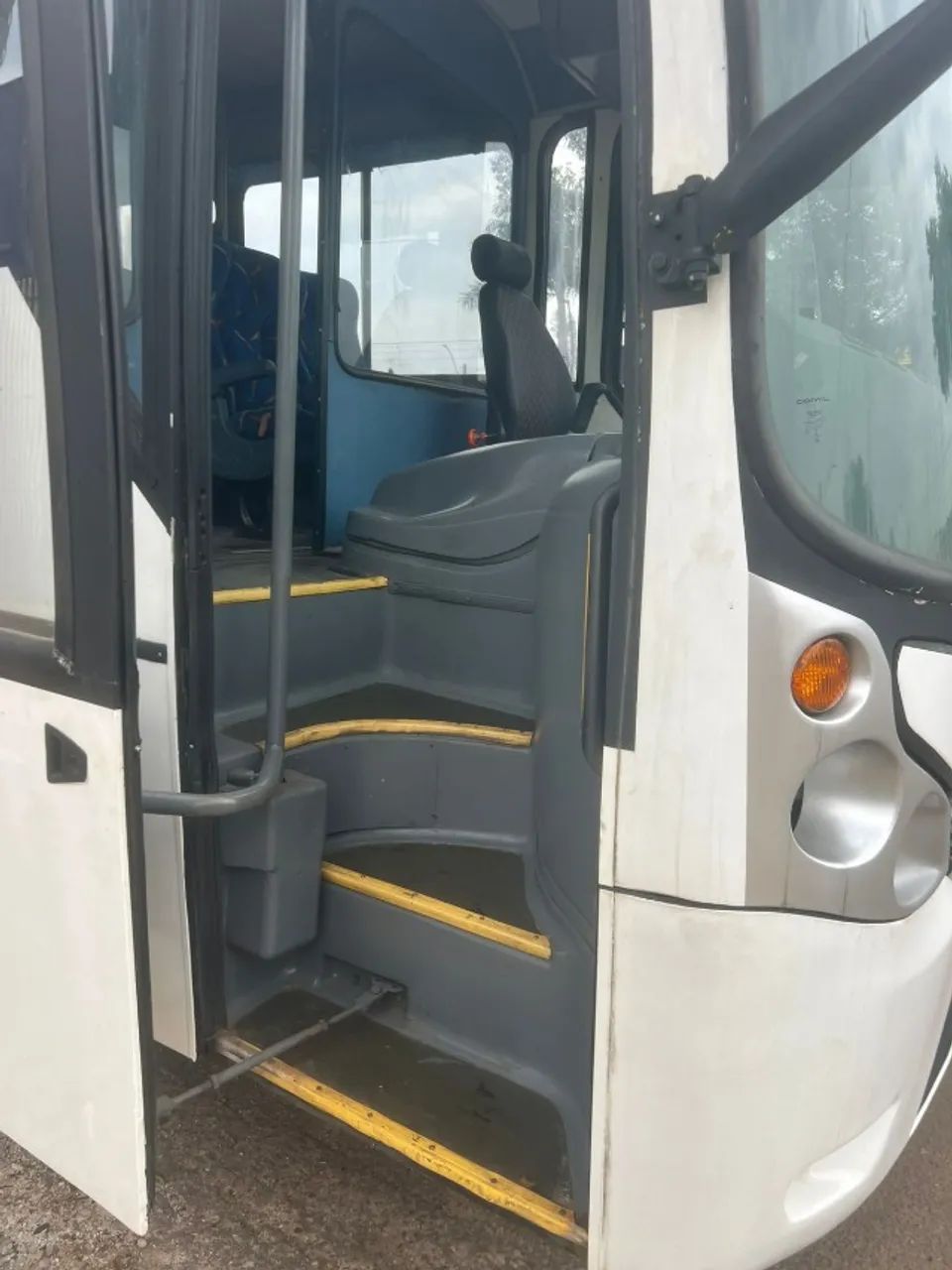 Ônibus Comil Versatile - Foto 3