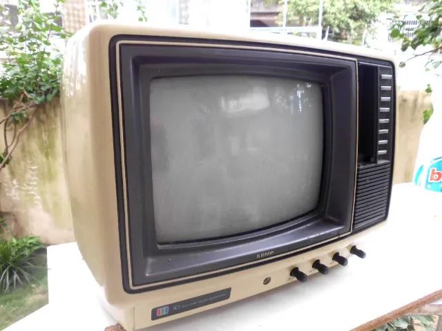 Tv antiga - marca Semp pra colecionador 13 polegadas, no estado, cor bege, com marcas de u - Foto 2