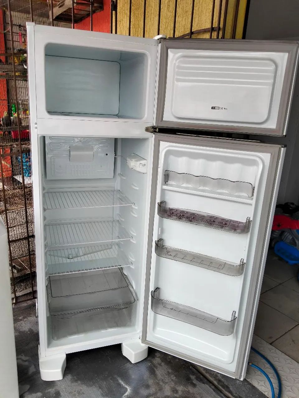 Vendo geladeira seme nova  - Foto 2