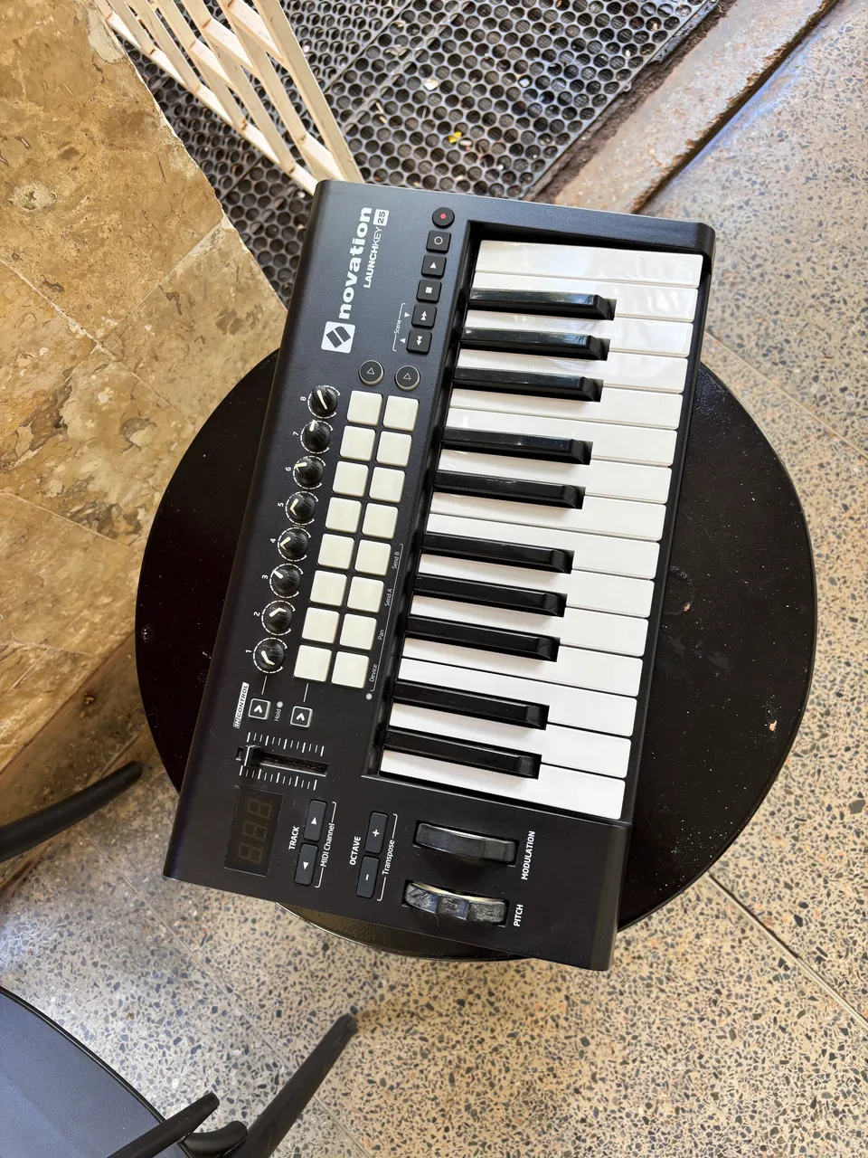 Controlador Novation Launchkey 37 MK3 - Instrumentos musicais