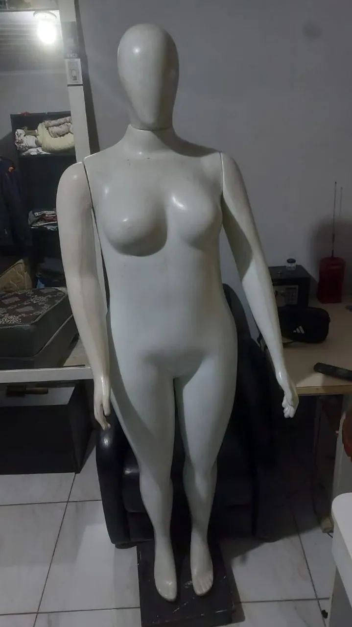 Manequim plus size branco