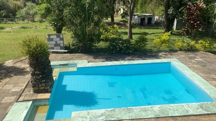 BELÍSSIMA CHACARA EM JUQUITIBA - SP COM PISCINA E LAGO, CANIL E BAIAS  - Foto 2