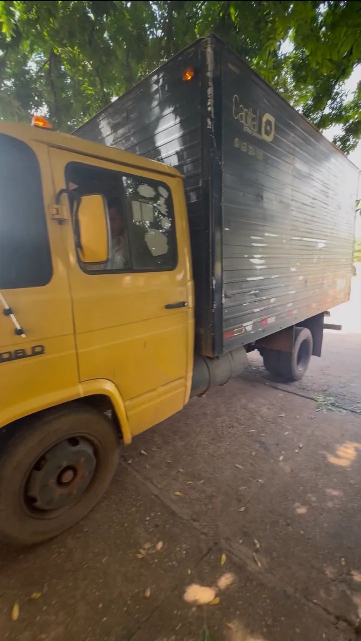 Vendo caminhão BAÚ 608D - ACEITO TROCA EM CARRO MENOR VALOR  - Foto 4
