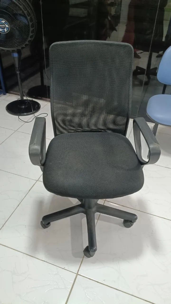 Cadeira de Escritório Ergonômica com Rodinhas - Ótimo Estado - Foto 5