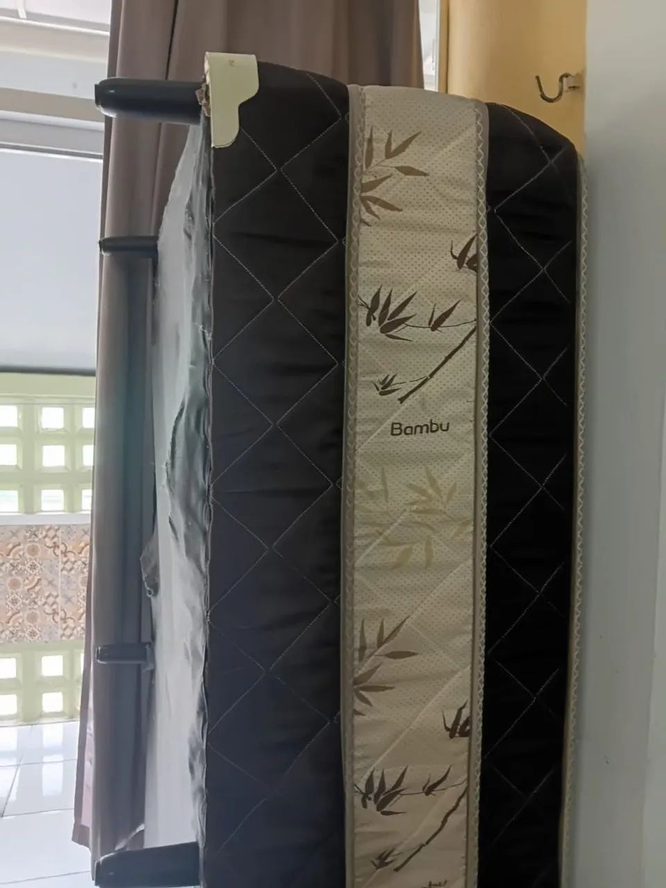 Cama de solteiro com molas (sem defeito)