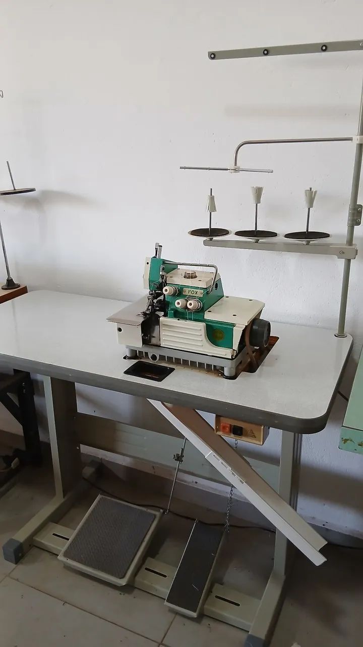 Máquina Overloque 