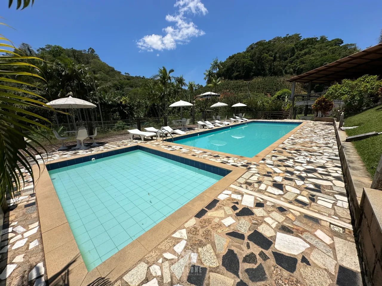 Vendo Sitio com 10 quartos, piscina, córrego e campinho em Alegre/ES - Foto 3