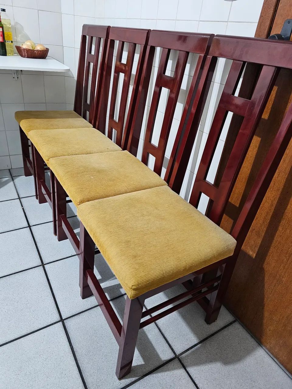 Cadeiras mogno estofadas