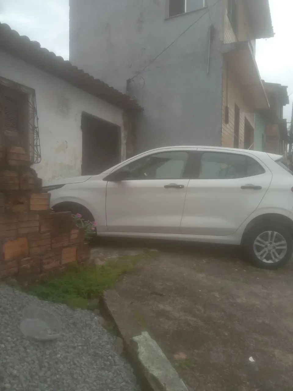 vendo uma casa 4 quartos perto de tudo 