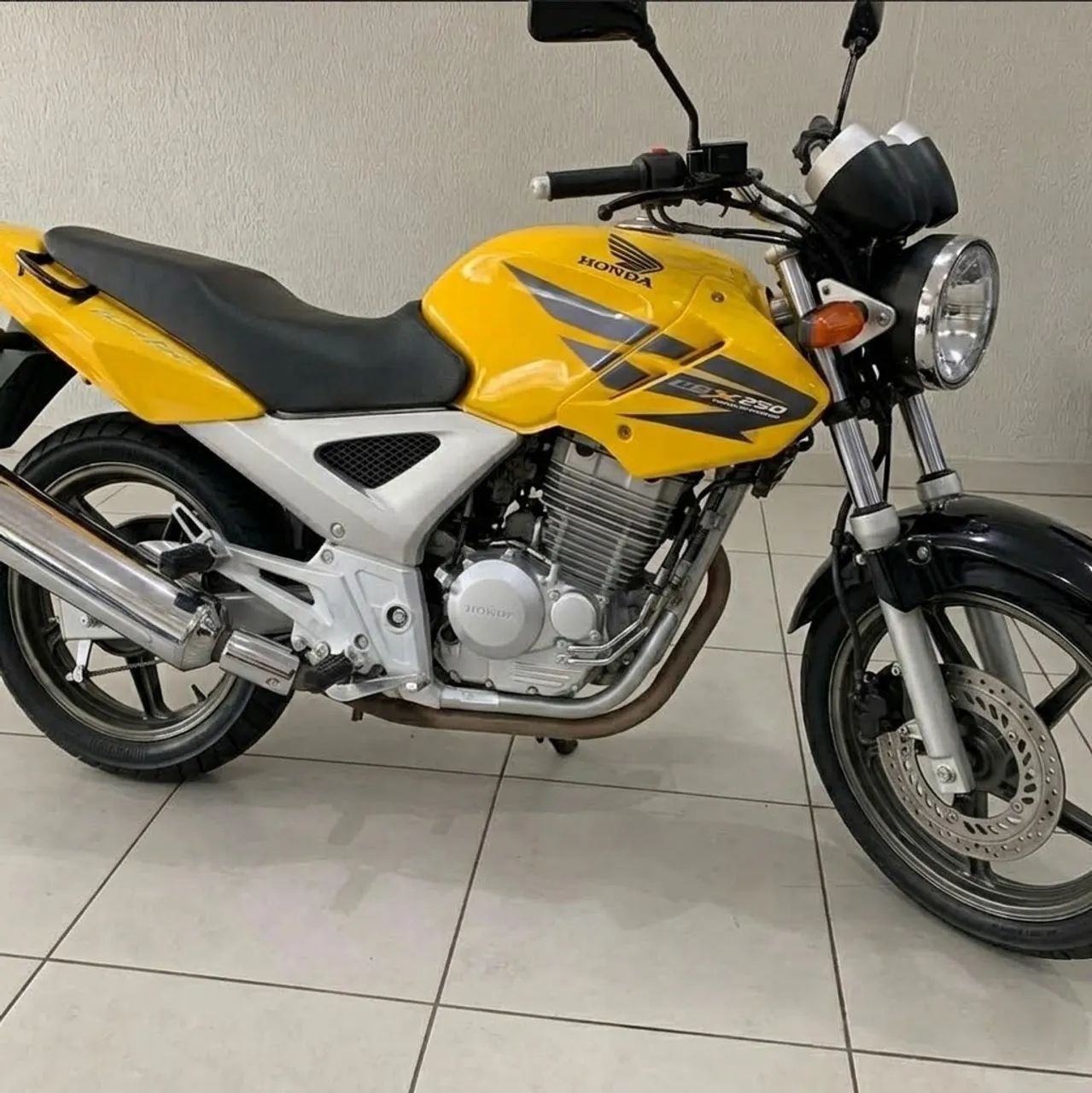 Honda twister 250 em dia e rodando bem - Foto 2
