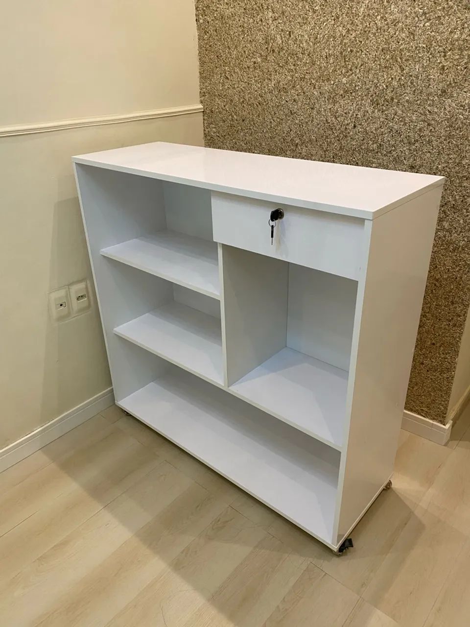 Vendo Balcão Recepção, material MDF COM BRILHO. - Foto 2
