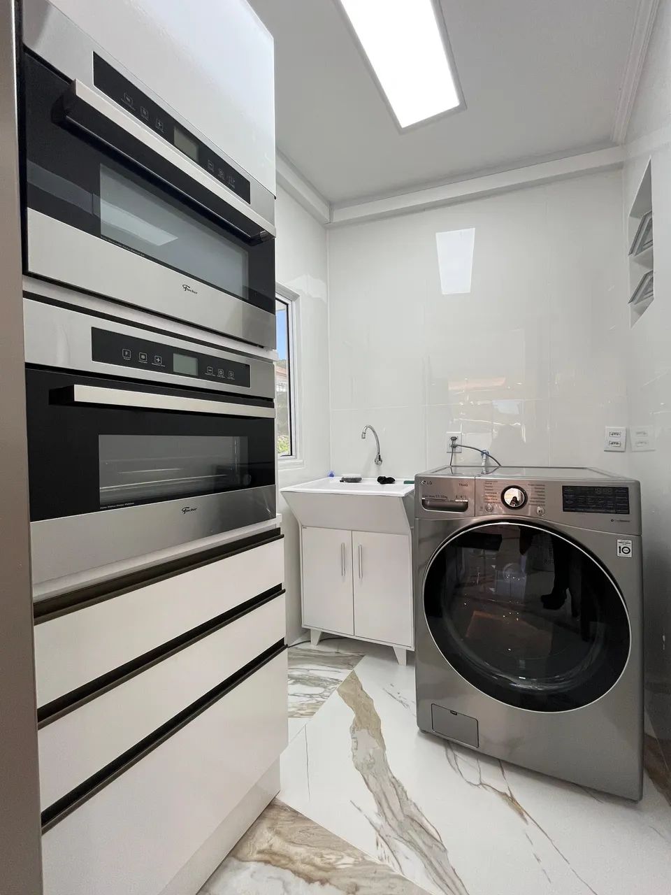 Casa com no piso superior + cinco quitinetes no piso inferior (todas alugadas) - Foto 4
