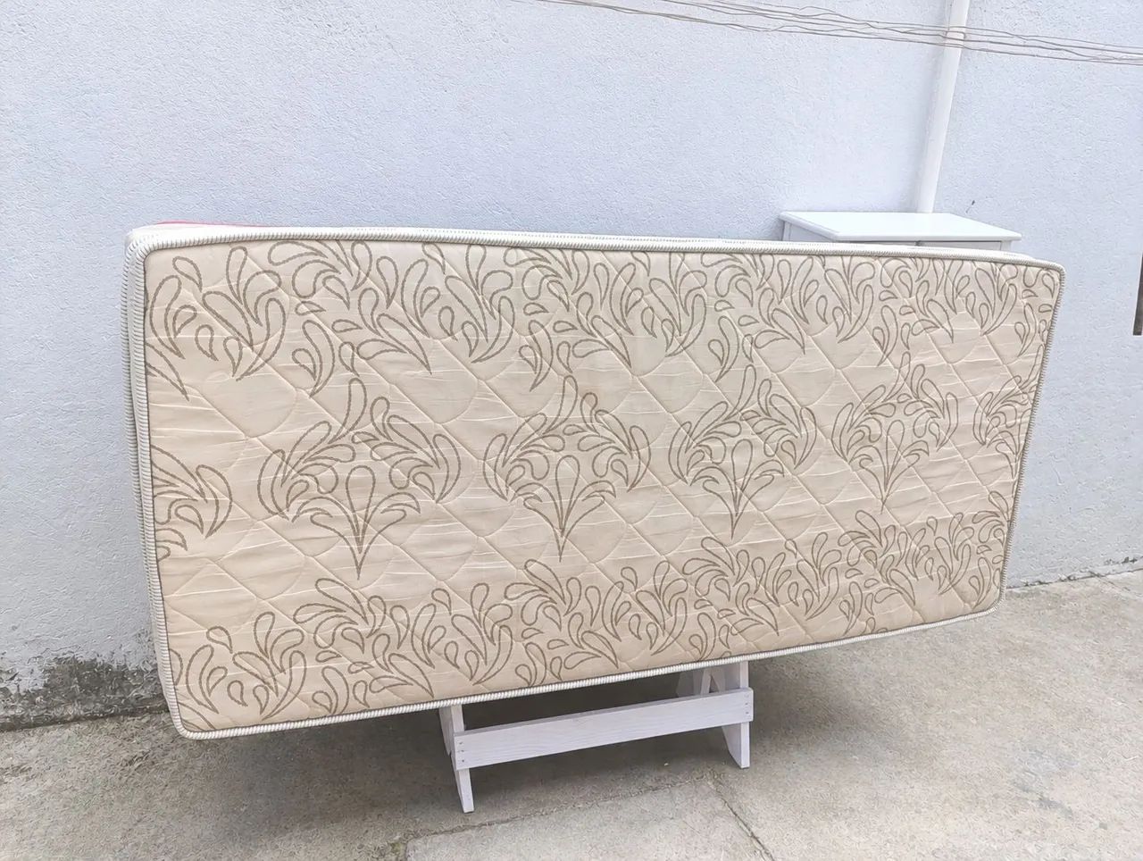 Vendo cama box solteiro 