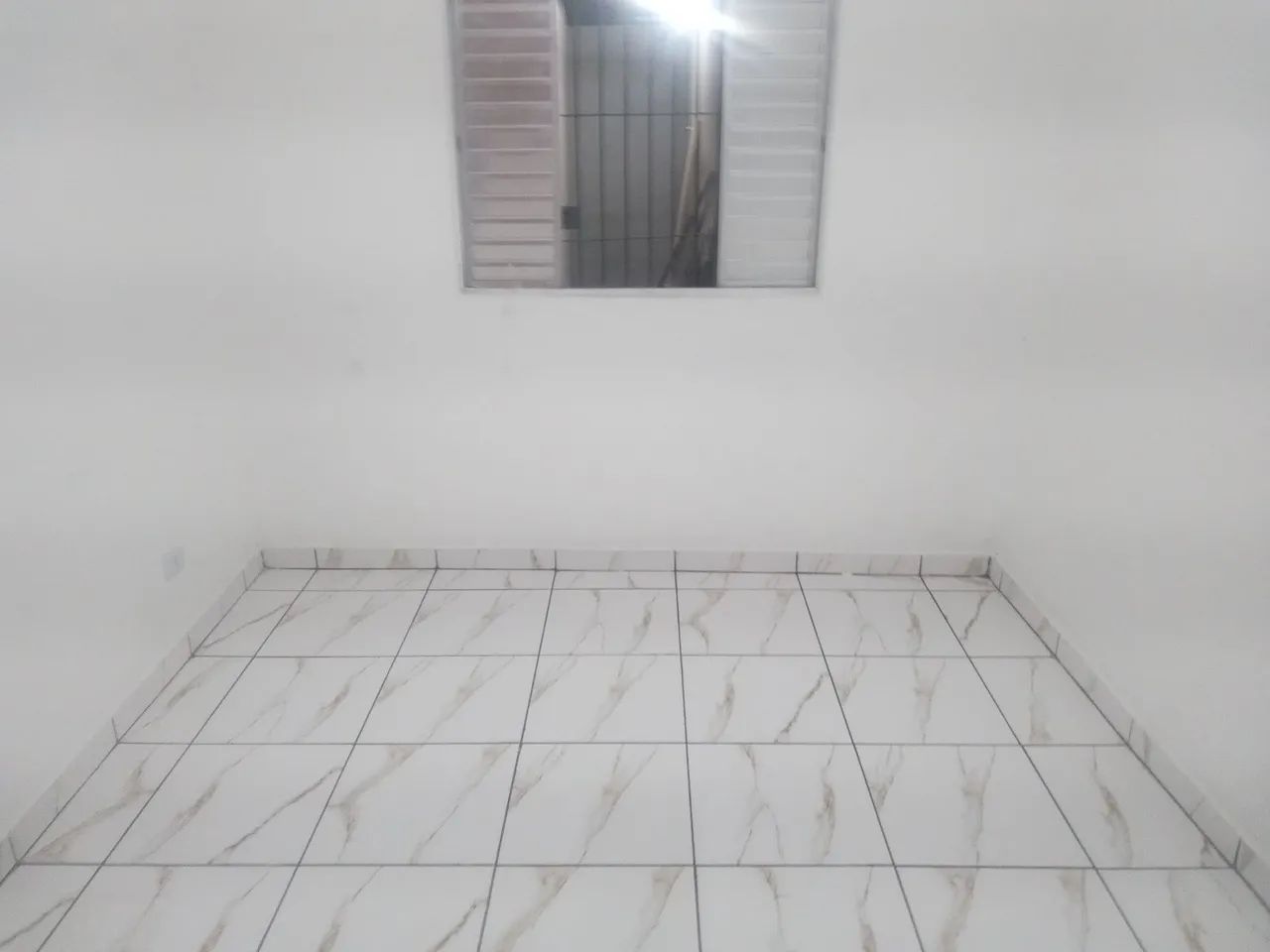 Aluga-se uma casa de três cômodos - Foto 2