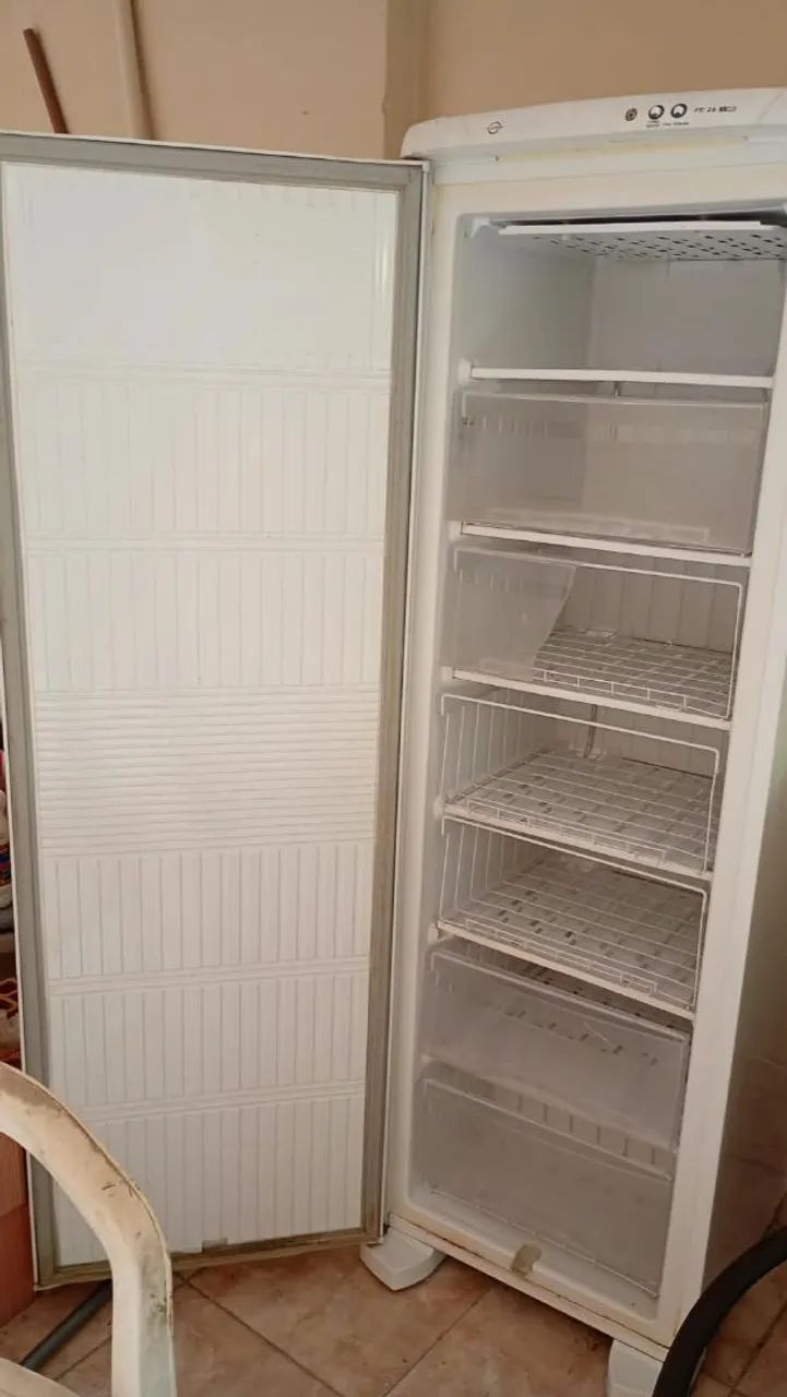 Vendo esse freezer vertical funcionando perfeitamente  - Foto 2