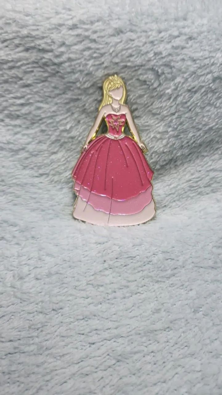 pin/broche barbie moda e magia raro - Foto 4