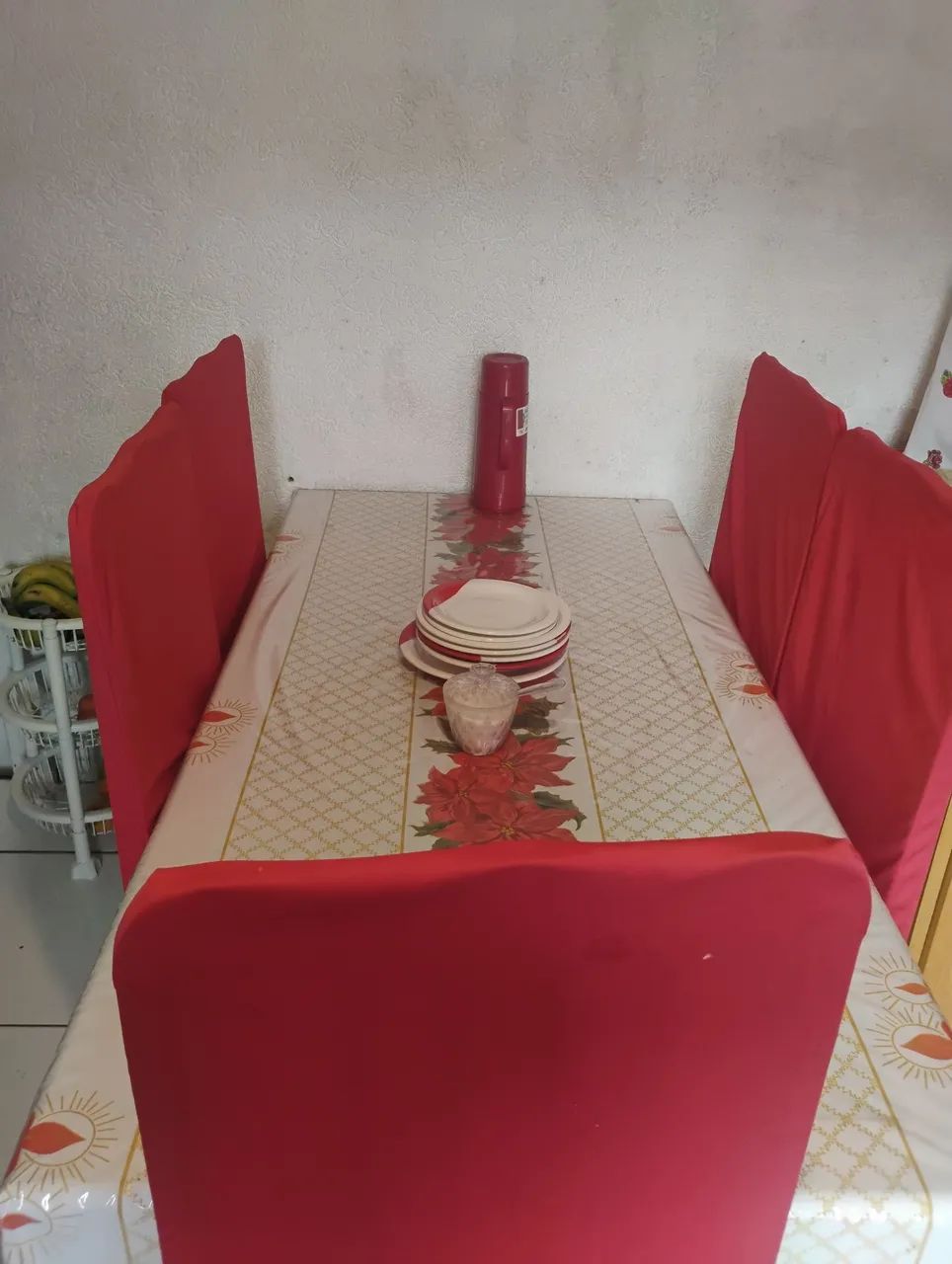 Vendo mesa com 6 cadeiras  - Foto 2