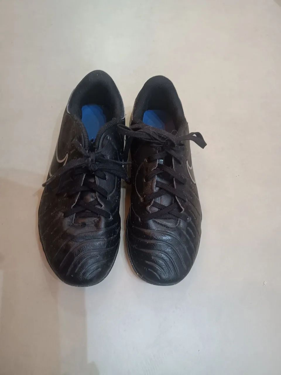 Chuteira society Nike tiempo 10 excelente estado. Tam 35 de conservação  - Foto 4