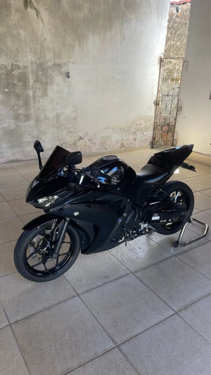 YAMAHA R3 SEM DETALHES.