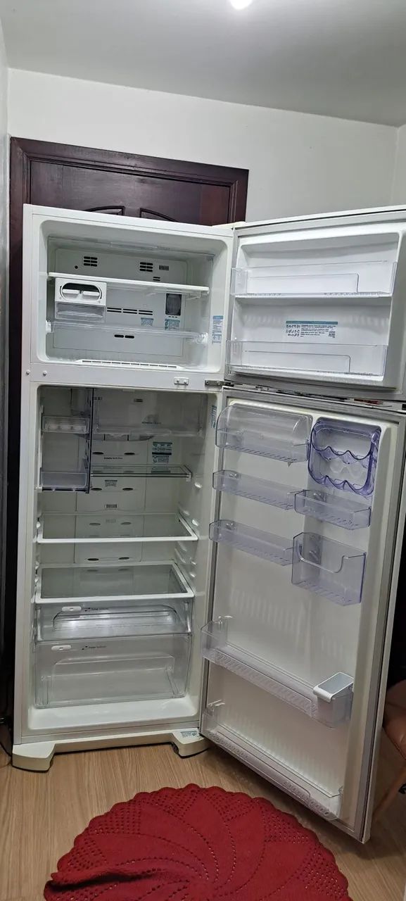 Geladeira Electrolux DF48 usada