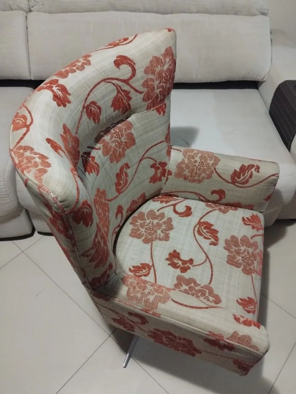 Poltrona Decorativa Giratória Floral - Ótimo Estado - Foto 2