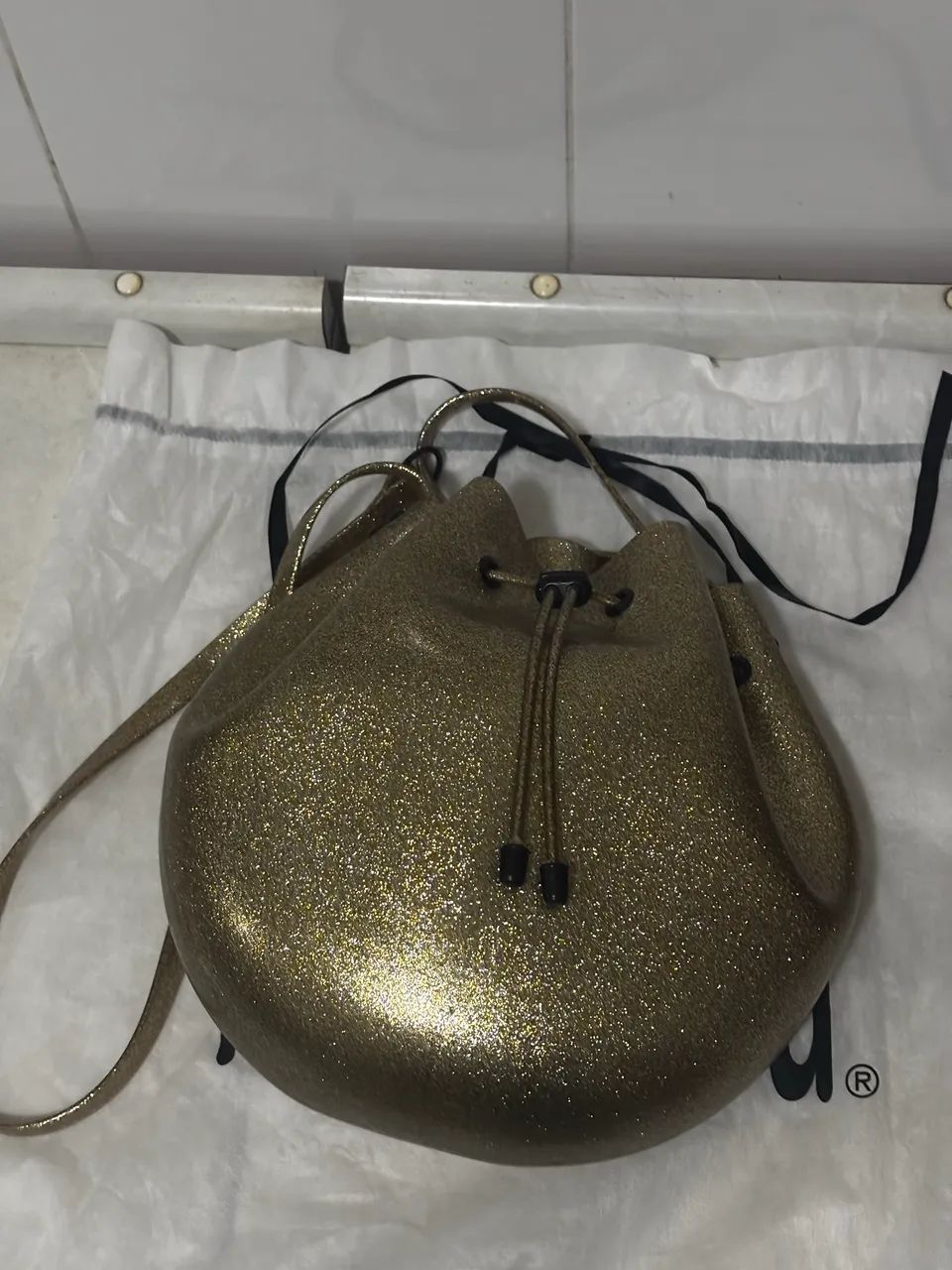 Bolsa Melissa dourada  - Foto 2
