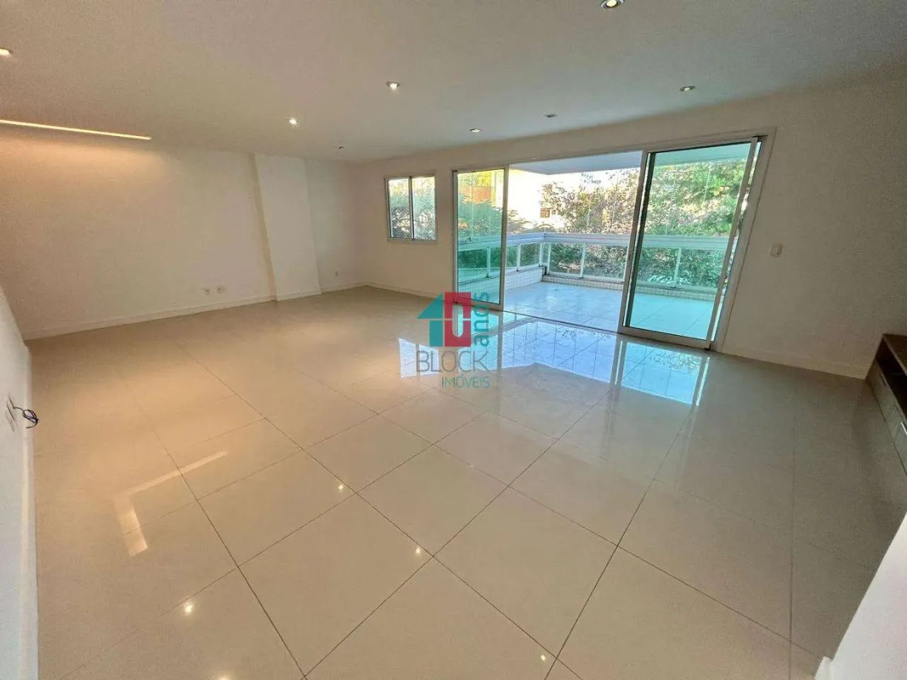 Recreio dos Bandeirantes | Apartamento 3 quartos, sendo 3 suites