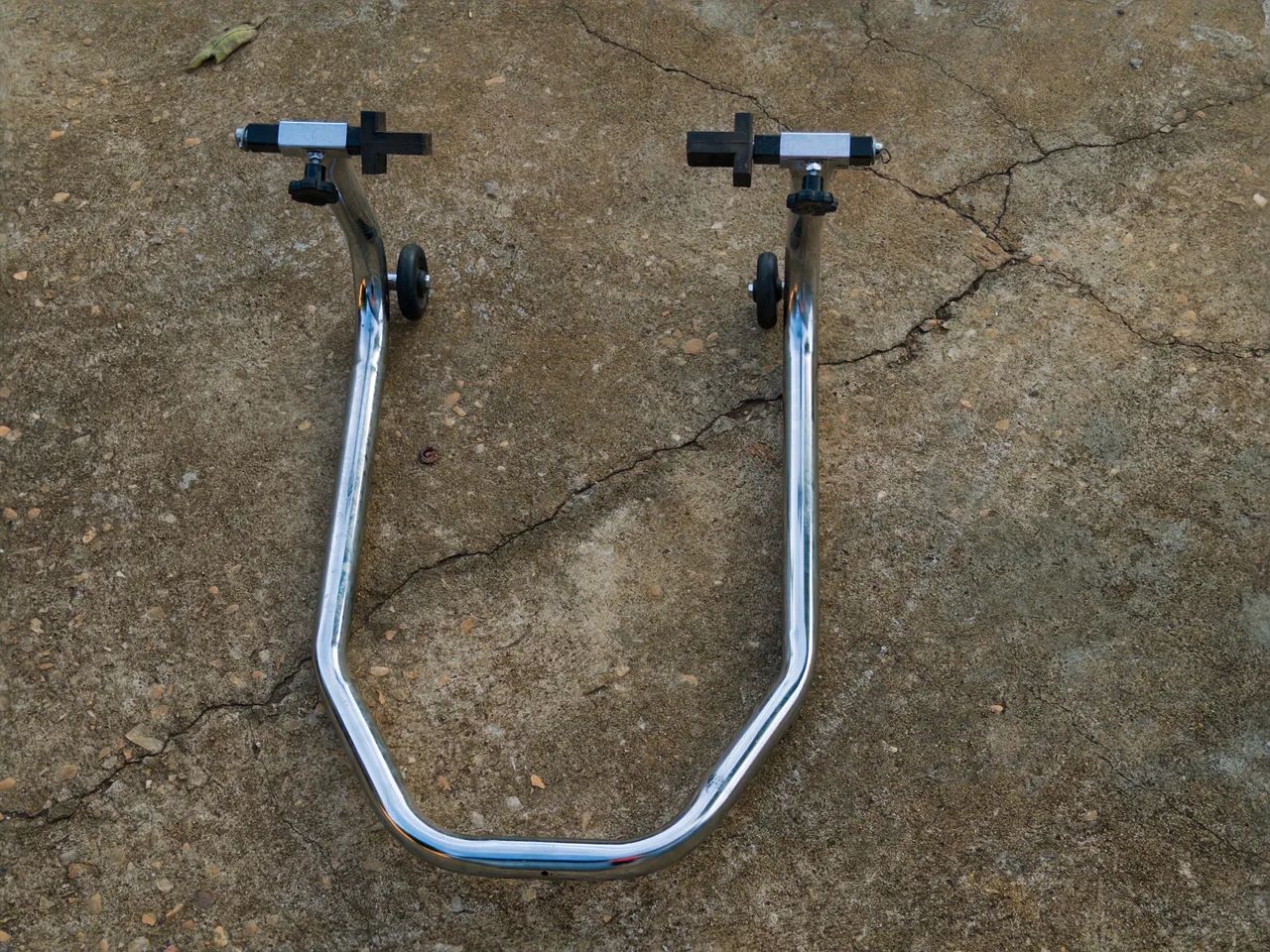 Universal motorcycle stand65746290085505121
