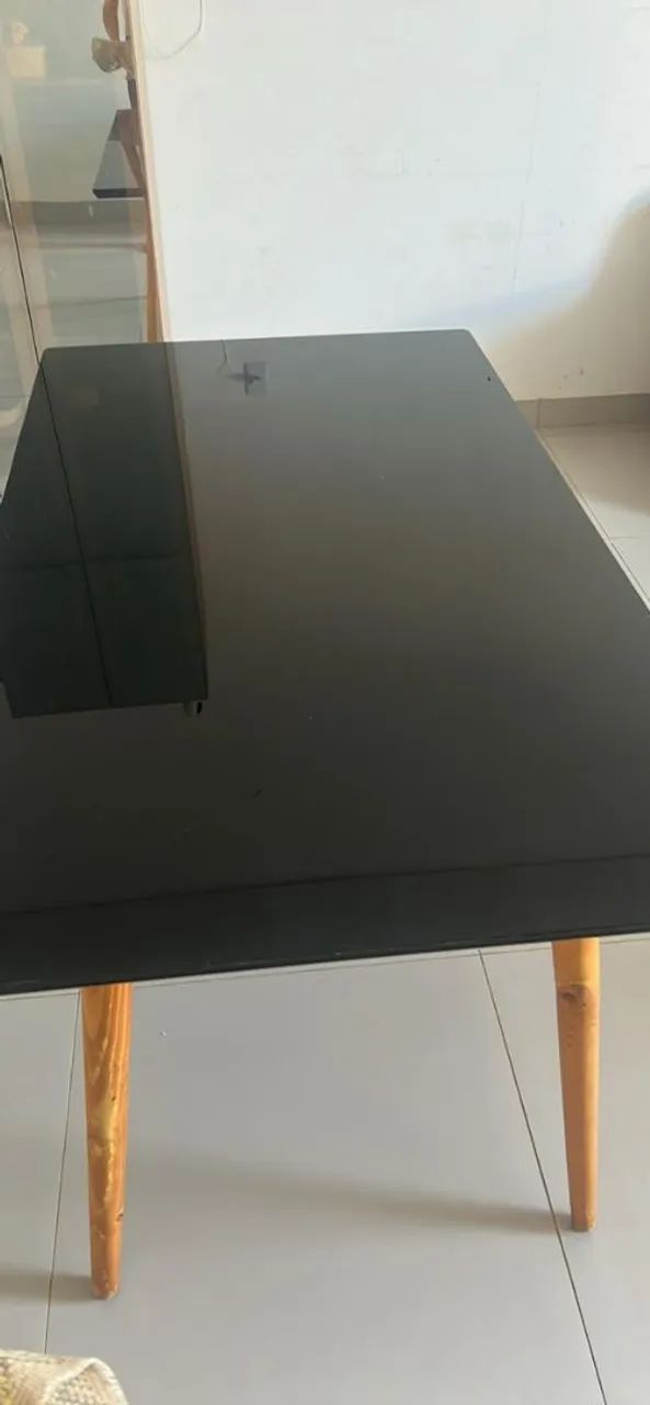 Mesa de vidro com tampo de vidro, pés de madeira maciça - Foto 3
